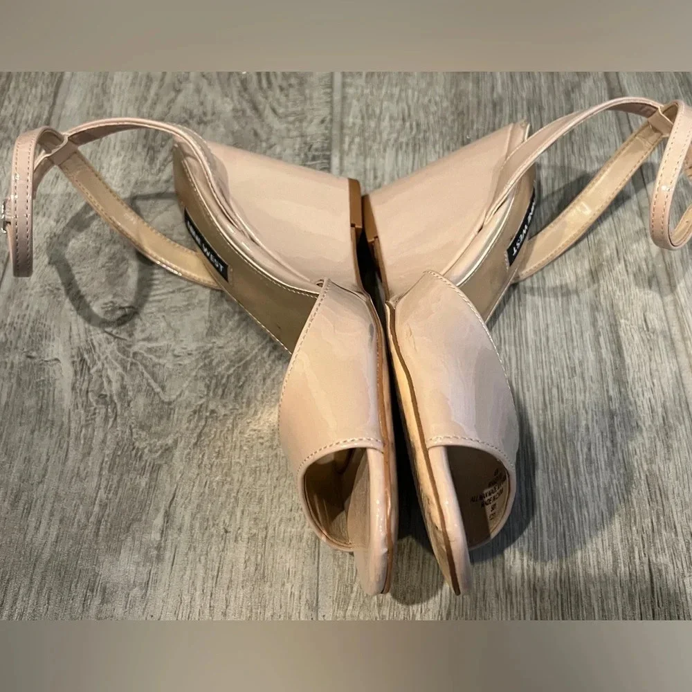 Nine West size 6 Patent Beige wedge heels
